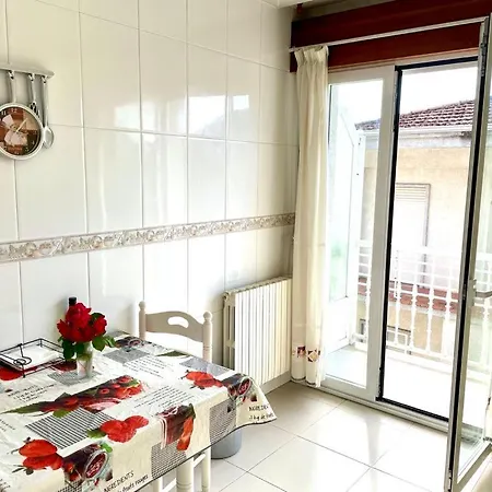 Habitaciones Piso Compartido En Xinzo ホームステイ シンソ・デ・リミア