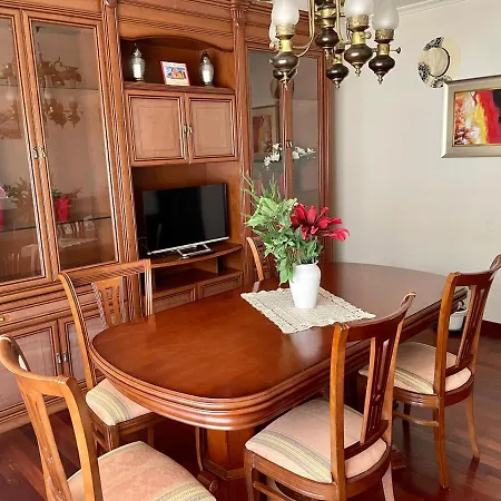 ホームステイ Habitaciones Piso Compartido En Xinzo *